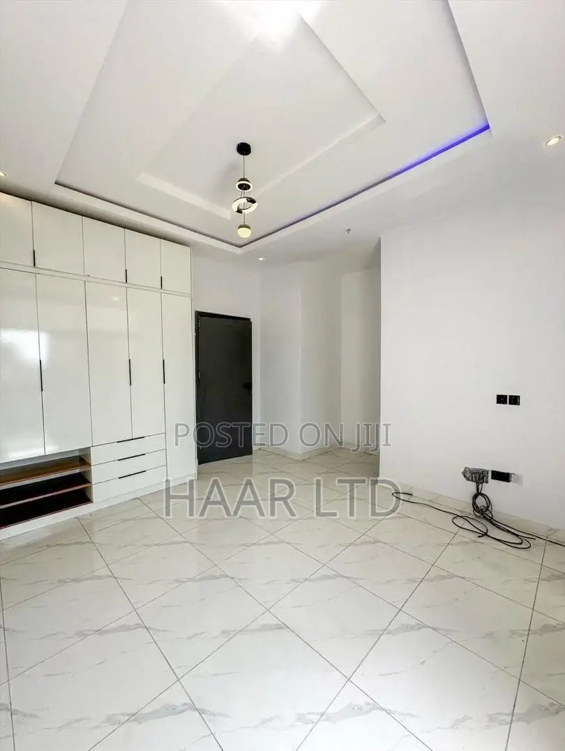4bdrm Duplex in Ikota for rent in Ikota
