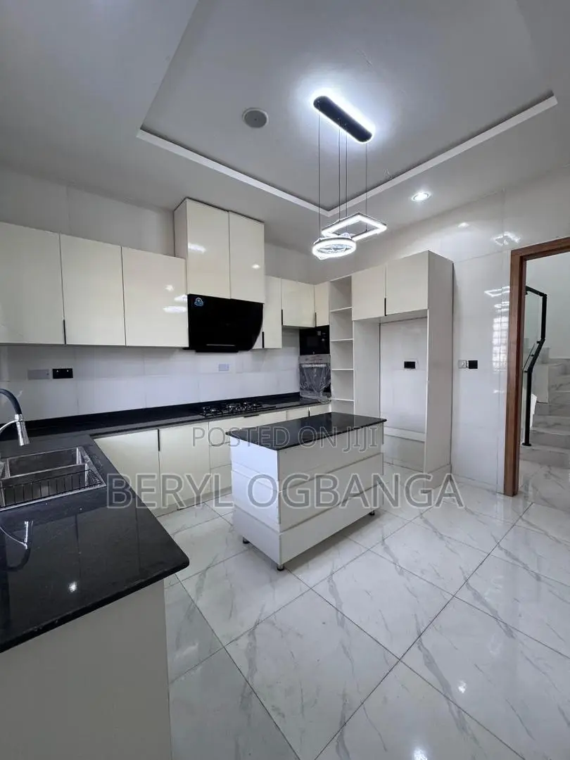 4bdrm Duplex in Lekki Phase 2 for rent in Lekki Phase 2