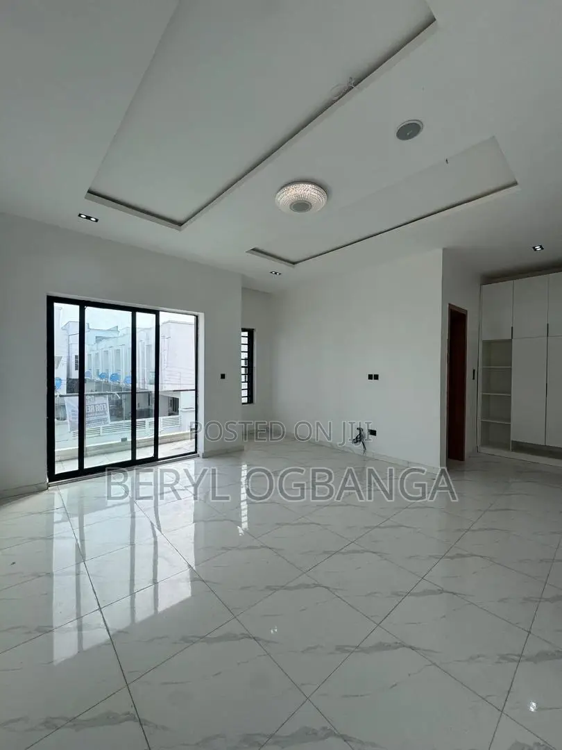 4bdrm Duplex in Lekki Phase 2 for rent in Lekki Phase 2