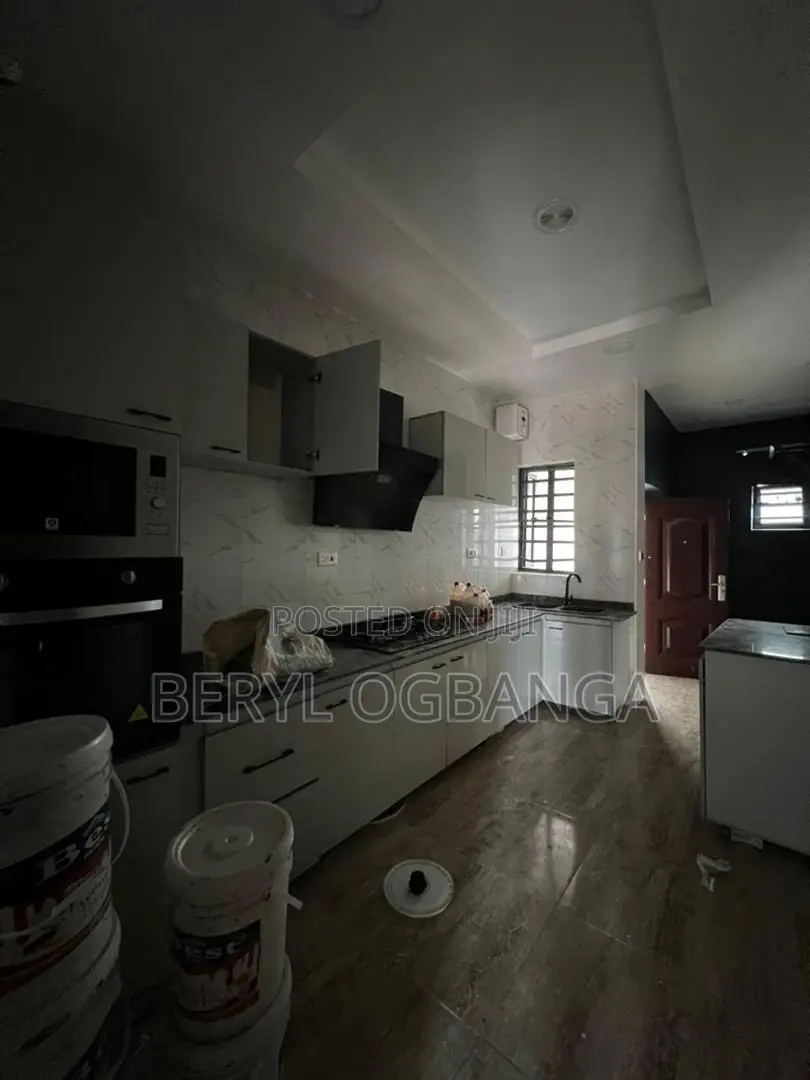 4bdrm Duplex in Lekki Phase 2 for rent in Lekki Phase 2