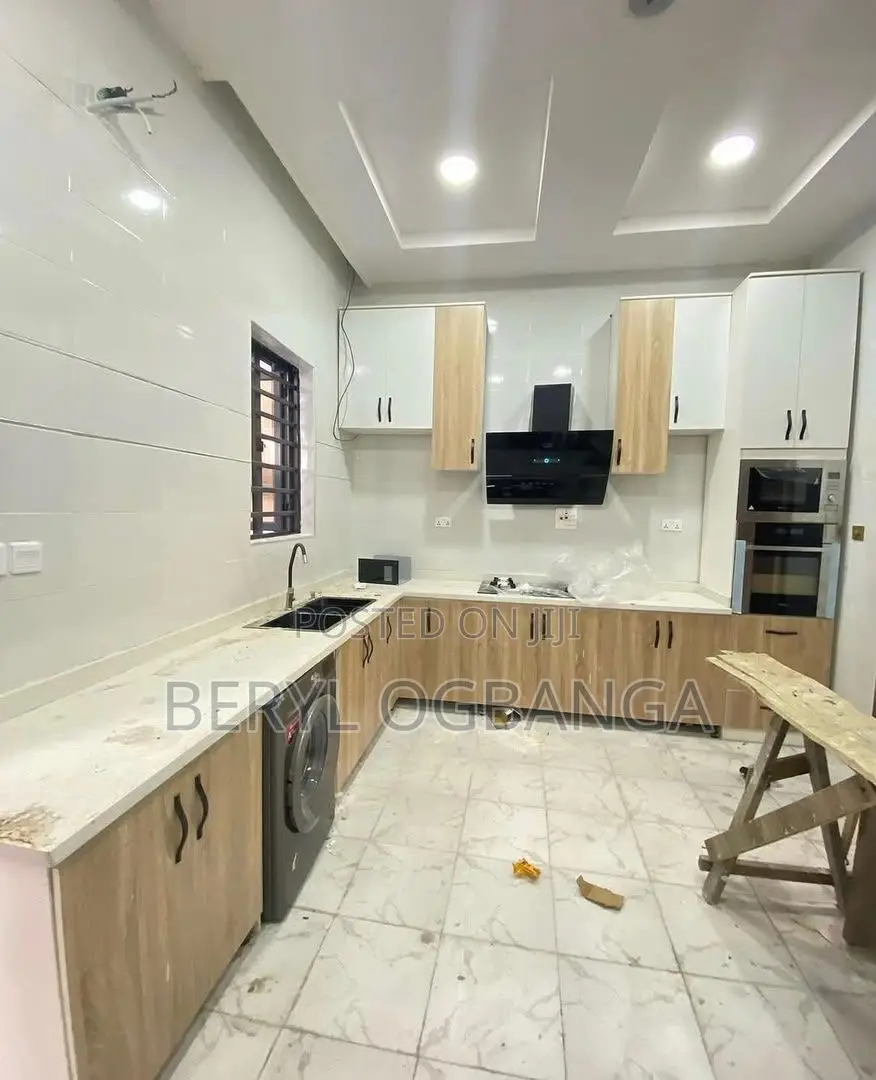 4bdrm Duplex in Ikota for rent in Ikota
