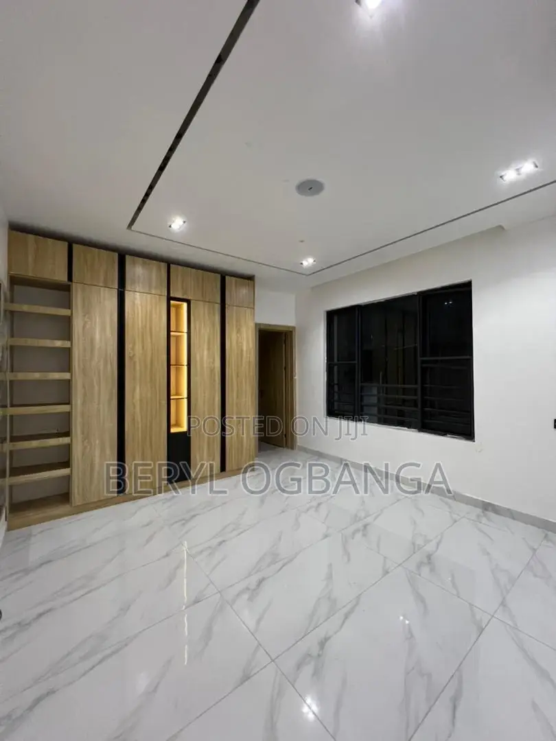 2bdrm Apartment in Lekki Phase 2 for sale in Lekki Phase 2
