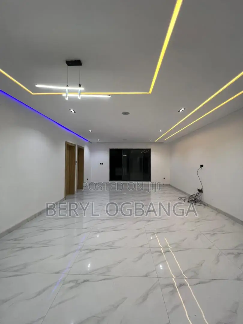 2bdrm Apartment in Lekki Phase 2 for sale in Lekki Phase 2