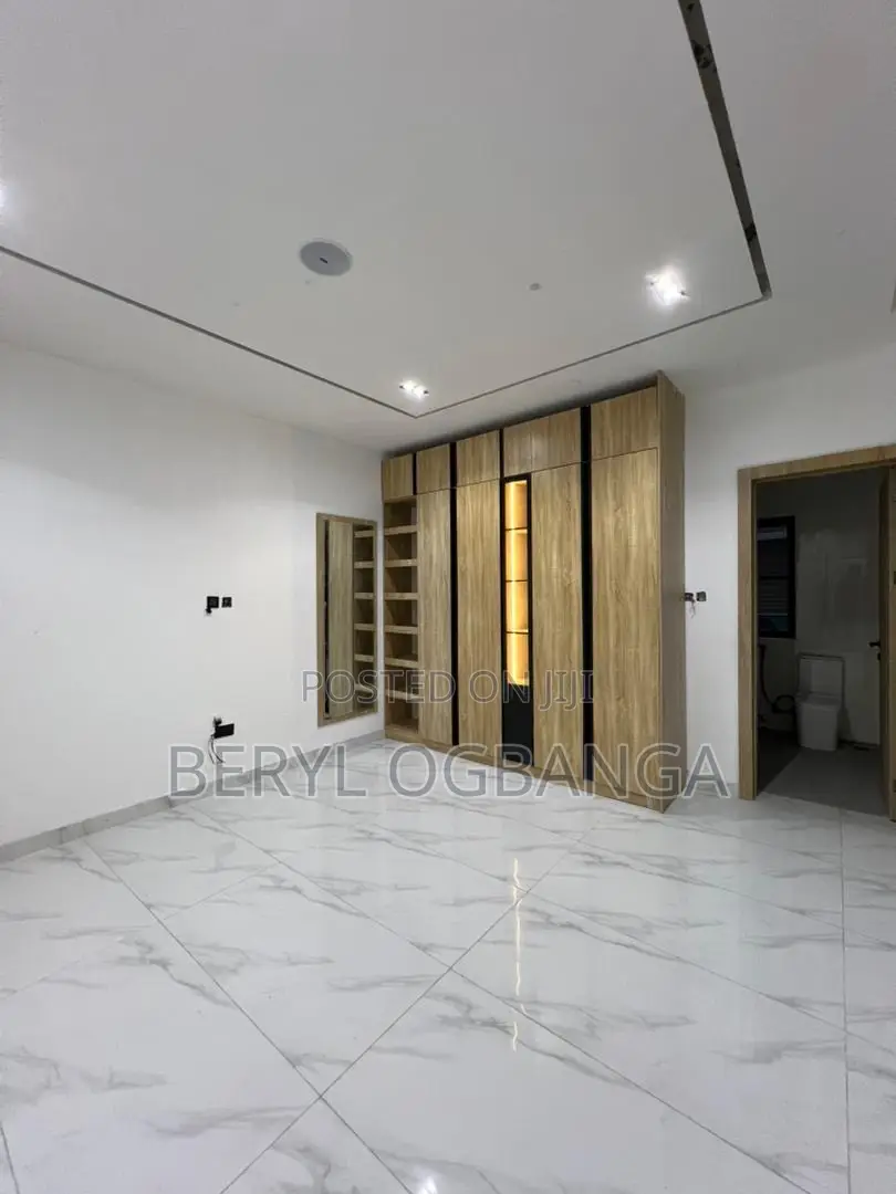 2bdrm Apartment in Lekki Phase 2 for sale in Lekki Phase 2