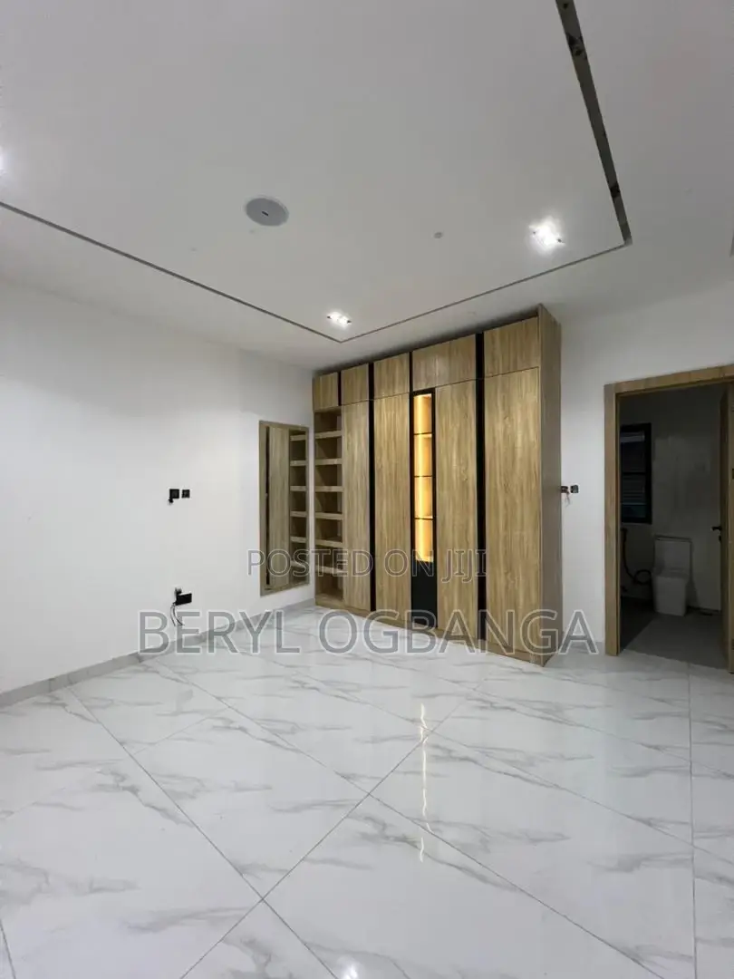 2bdrm Apartment in Lekki Phase 2 for sale in Lekki Phase 2