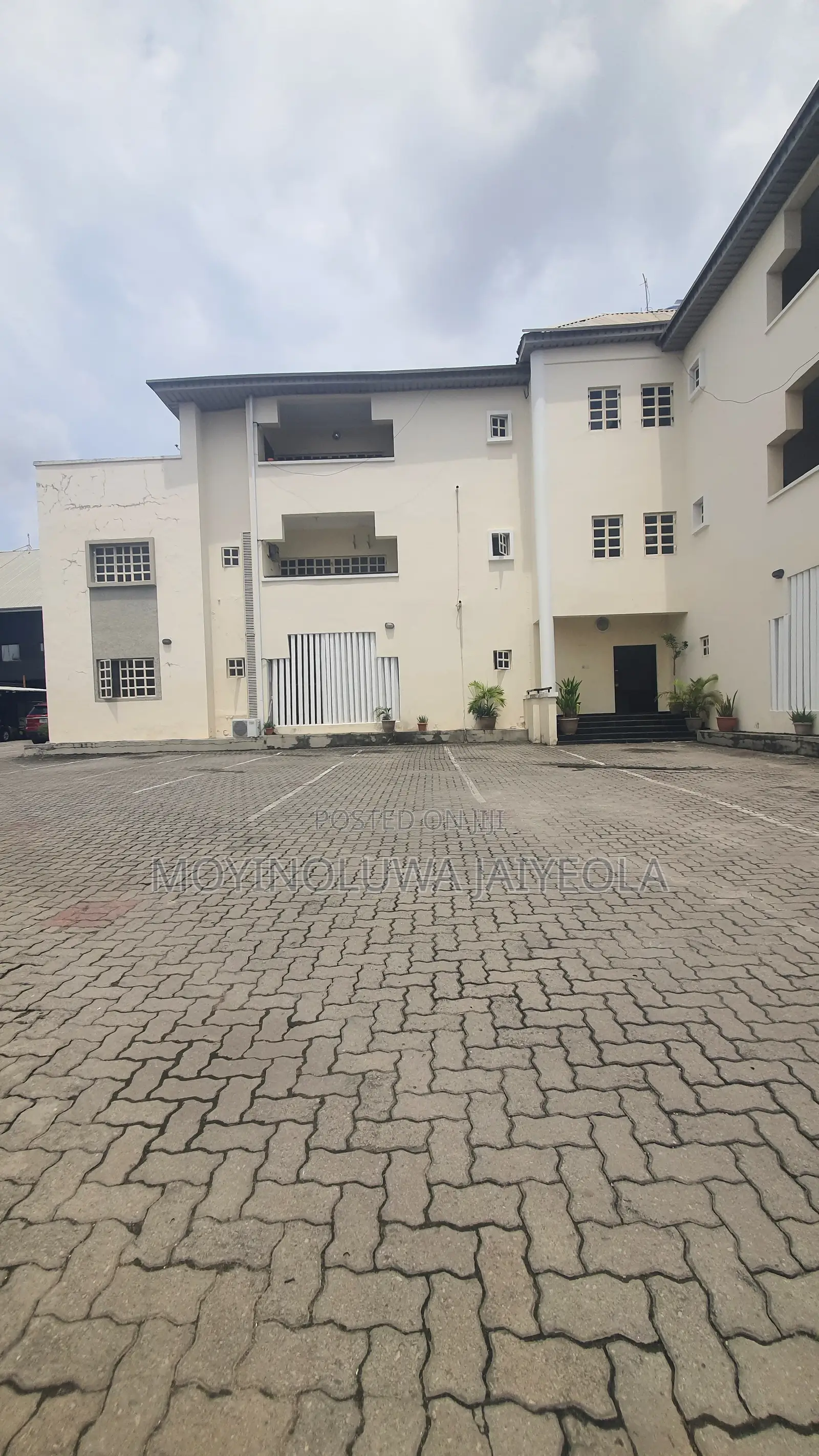 For Rent/ Lease 3bedroom Apartment With Bq and Swimming Pool in Lekki Phase 1