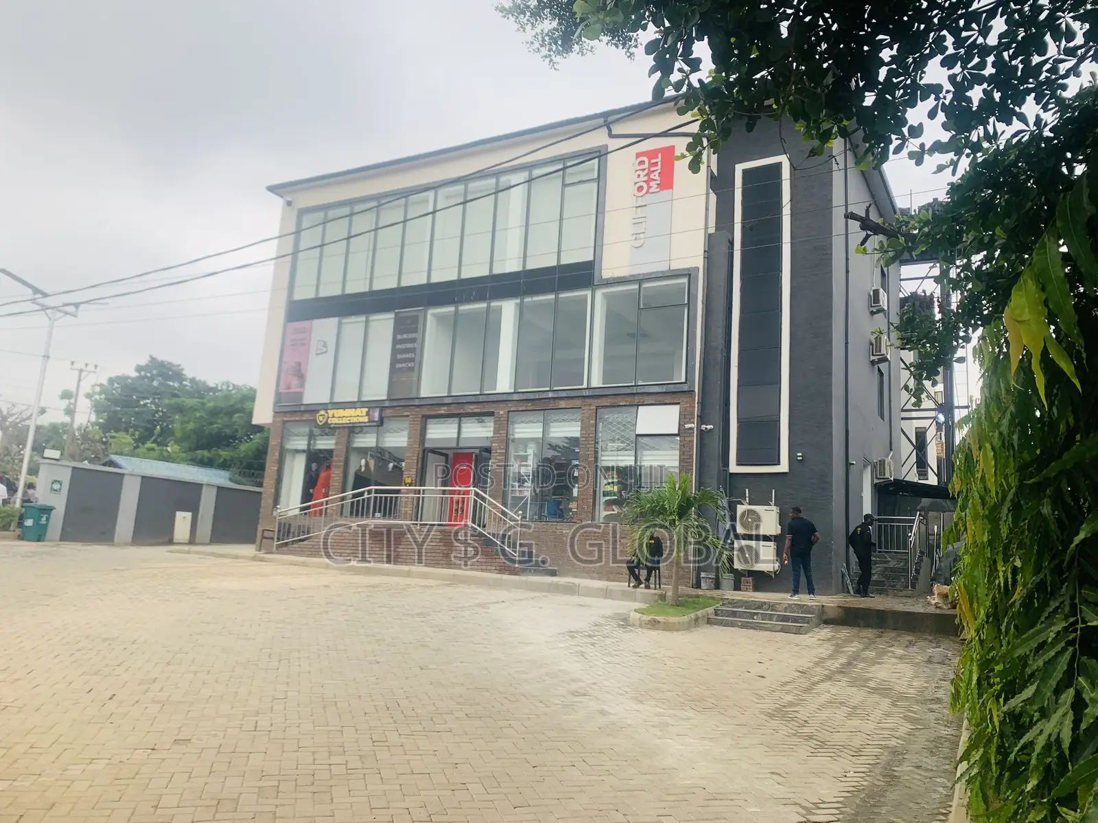 Open Space Shop in Gwarinpa for Rent in Dape