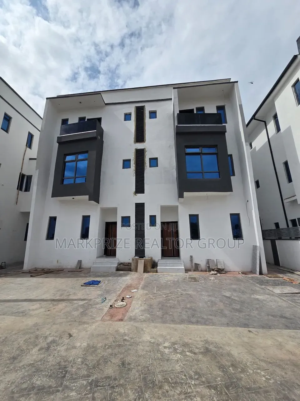 4bdrm Duplex in Opebi Ikeja Lagos for sale in Opebi