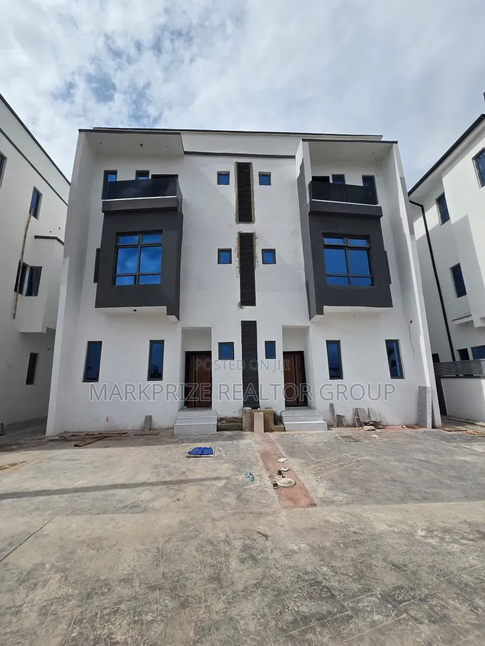 4bdrm Duplex in Opebi Ikeja Lagos for sale in Opebi