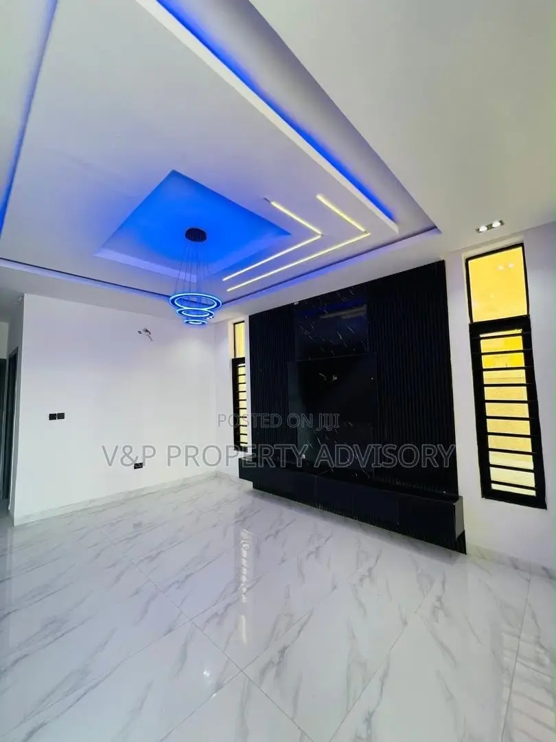 4bdrm Duplex in Ikota for rent in Ikota