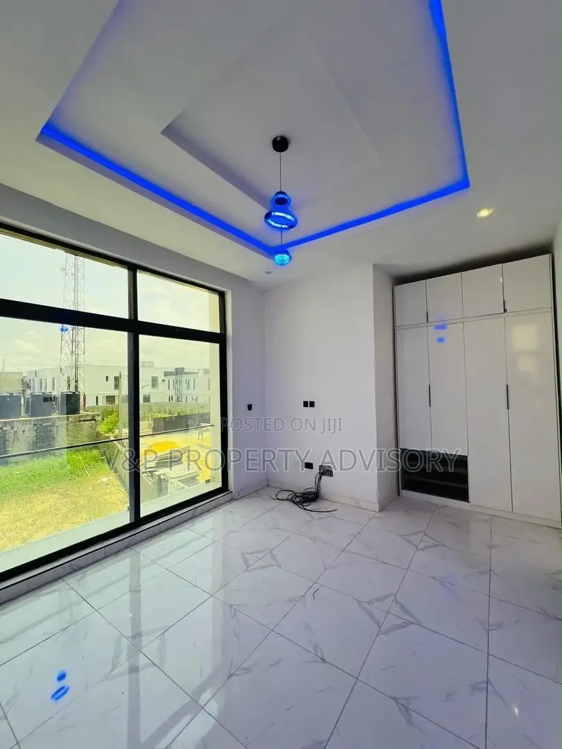 4bdrm Duplex in Ikota for rent in Ikota