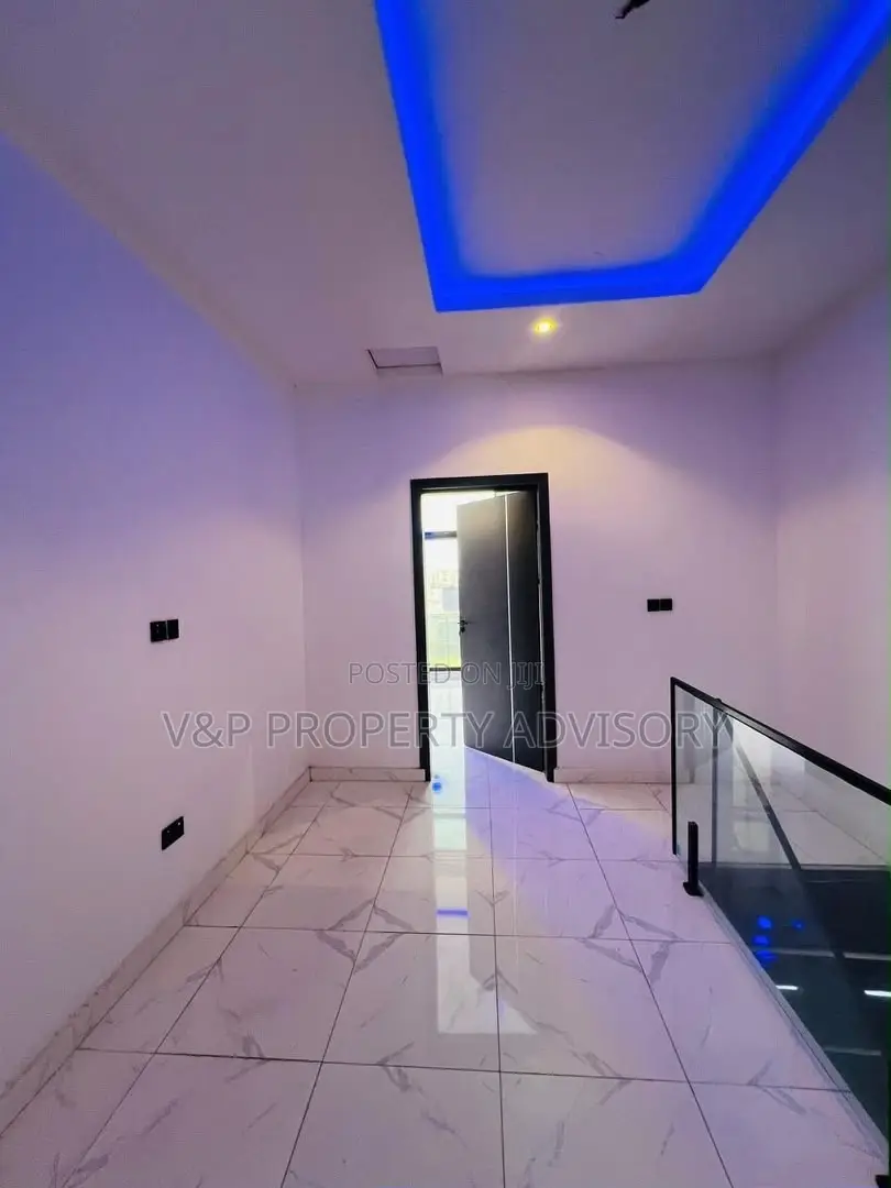 4bdrm Duplex in Ikota for rent in Ikota