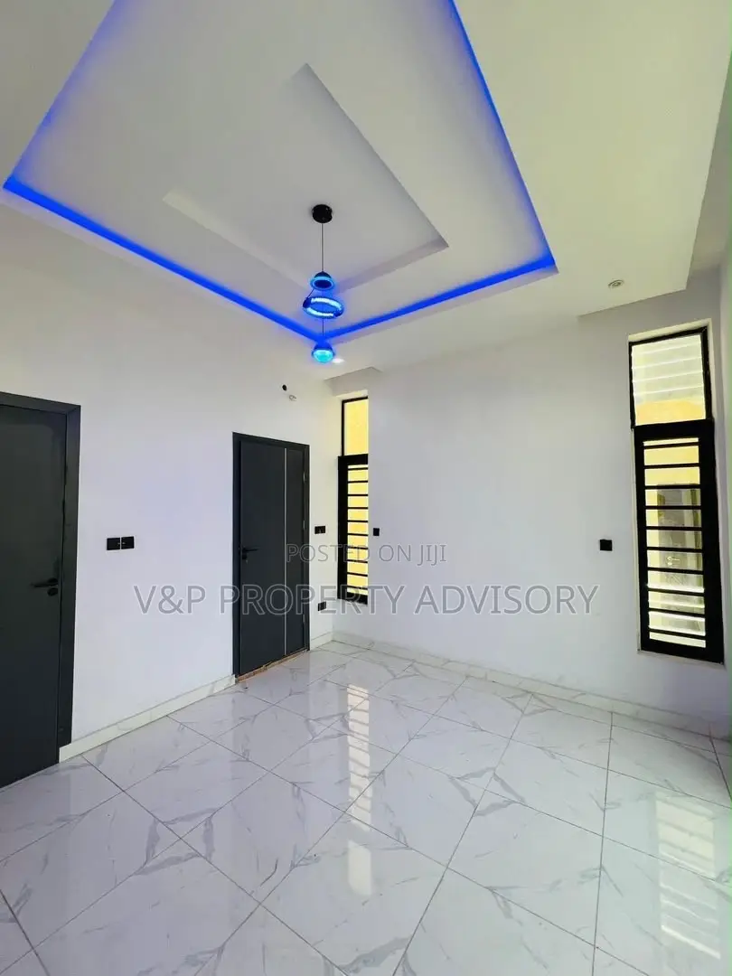 4bdrm Duplex in Ikota for rent in Ikota