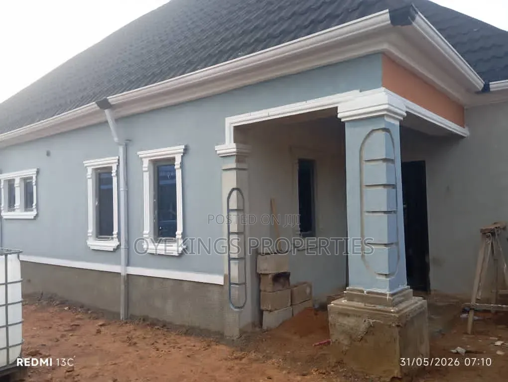3bdrm Bungalow in Traffic Light, Koula, Oluyole for sale in Oluyole