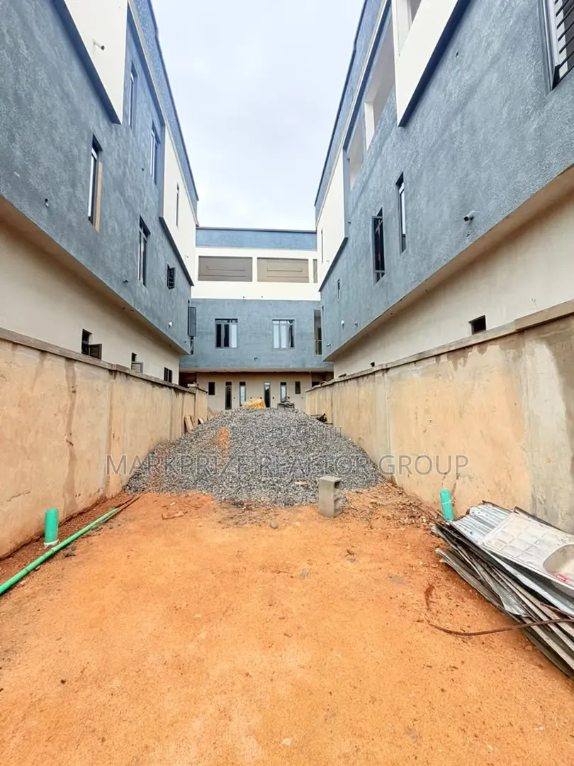 4bdrm Duplex in Magodo Gra Phase 2 for sale in GRA Phase 2 Shangisha