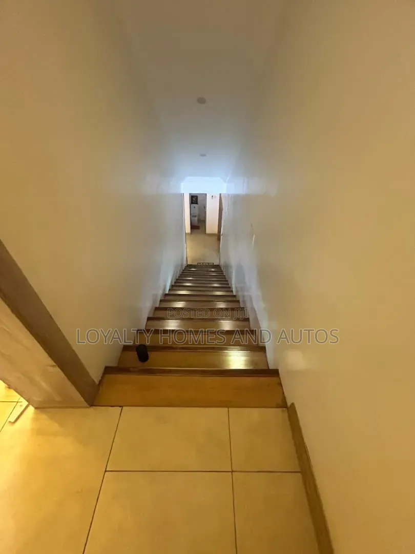 8bdrm House in Alausa for sale in Alausa