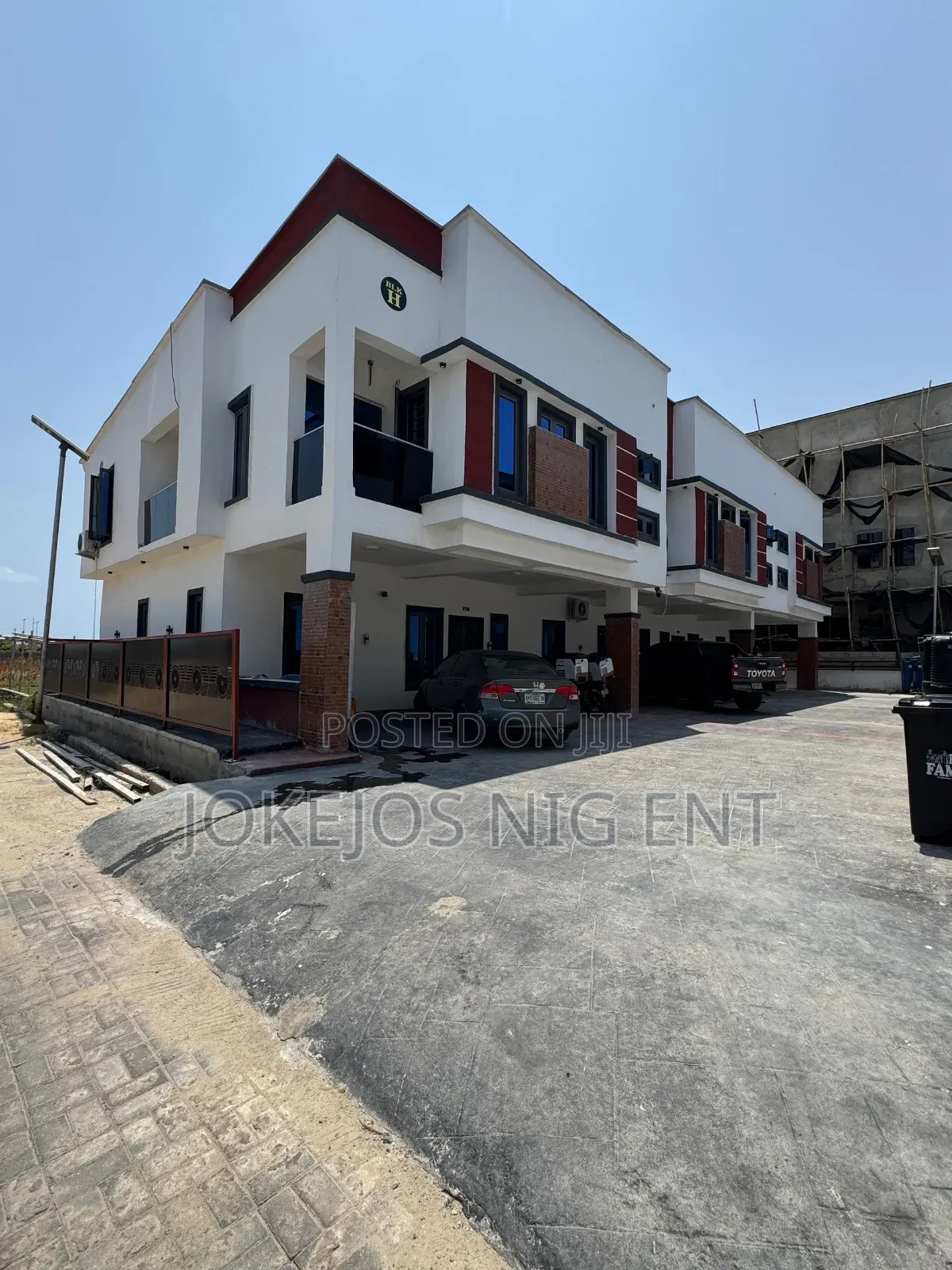 3bdrm Duplex in Orchid Road, Lafiaji for sale in Lafiaji