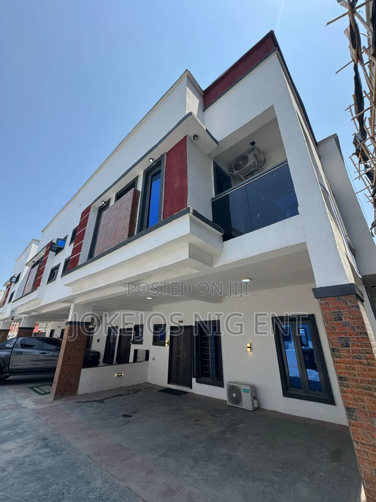 3bdrm Duplex in Orchid Road, Lafiaji for sale in Lafiaji