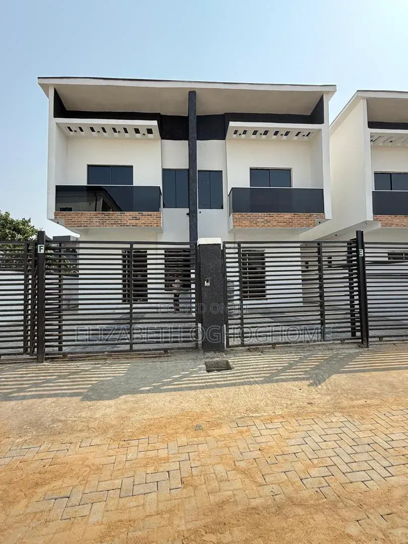 4bdrm Duplex in Ogombo for sale in Ogombo