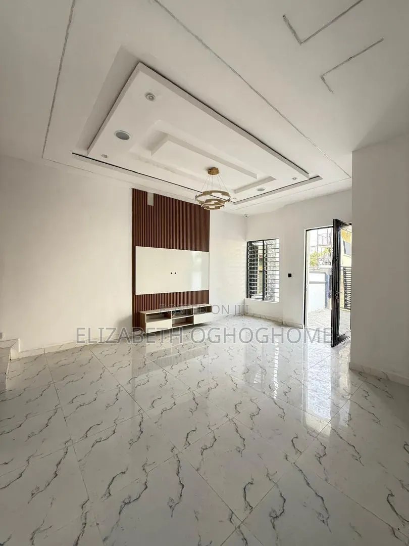 4bdrm Duplex in Ogombo for sale in Ogombo