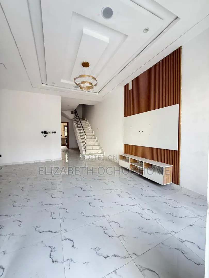 4bdrm Duplex in Ogombo for sale in Ogombo