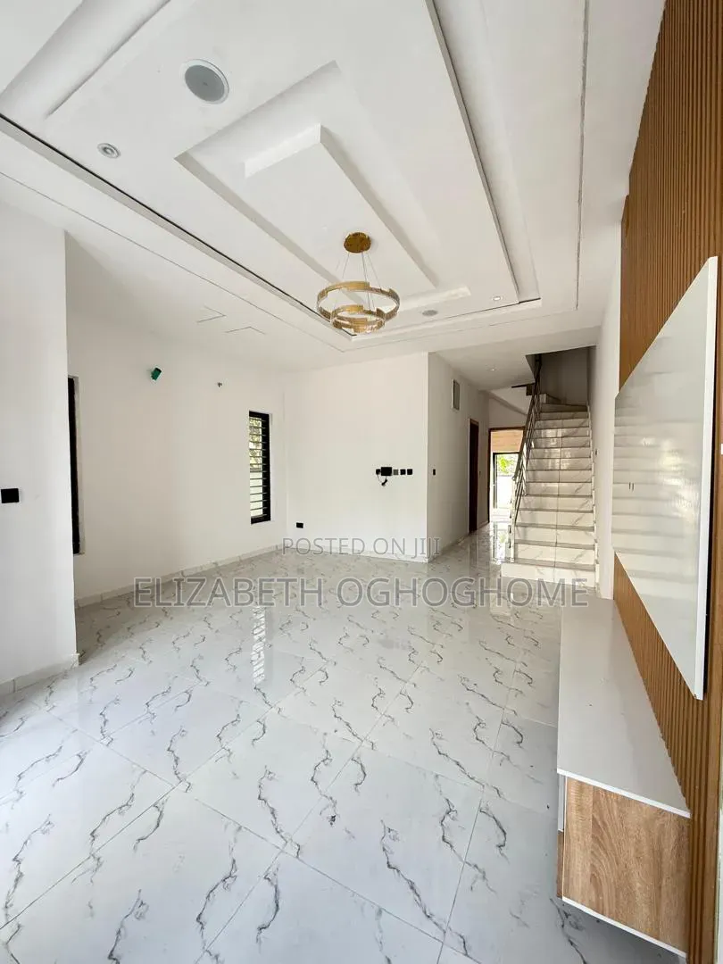 4bdrm Duplex in Ogombo for sale in Ogombo