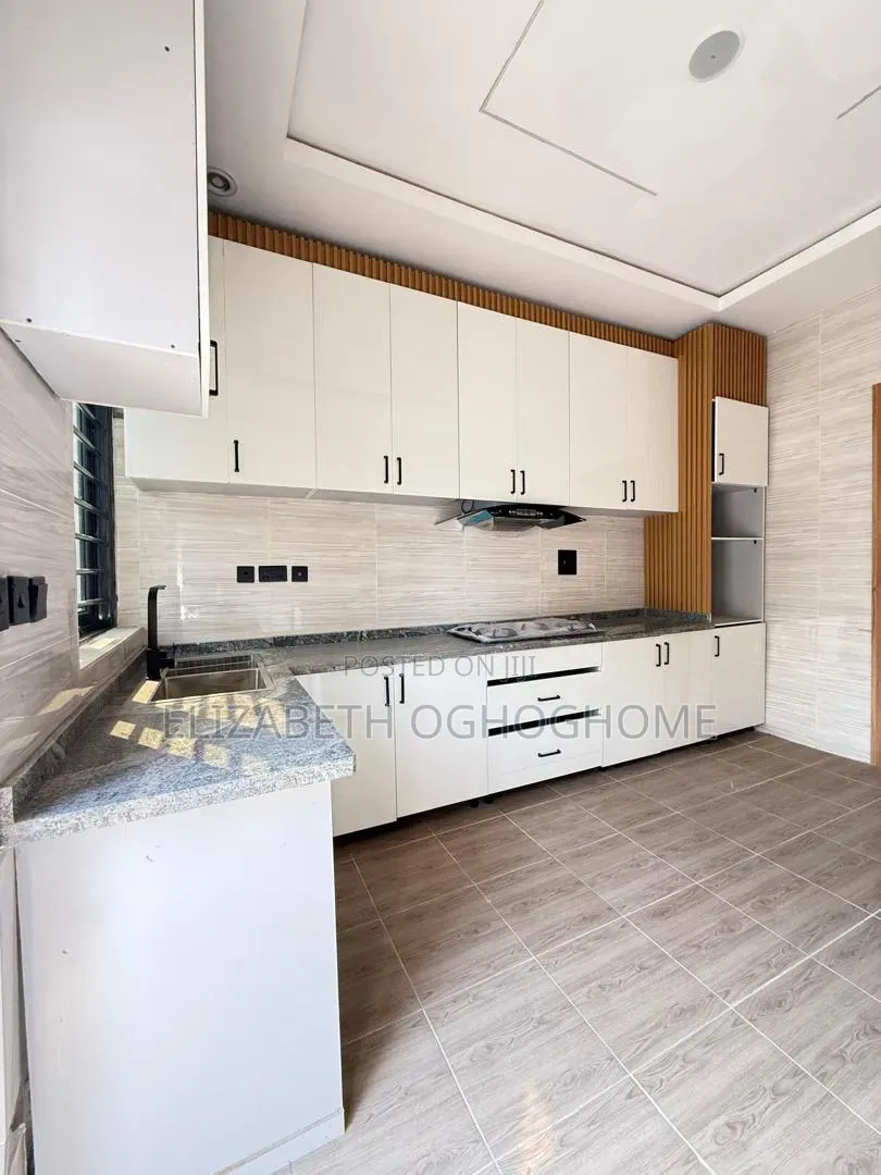 4bdrm Duplex in Ogombo for sale in Ogombo