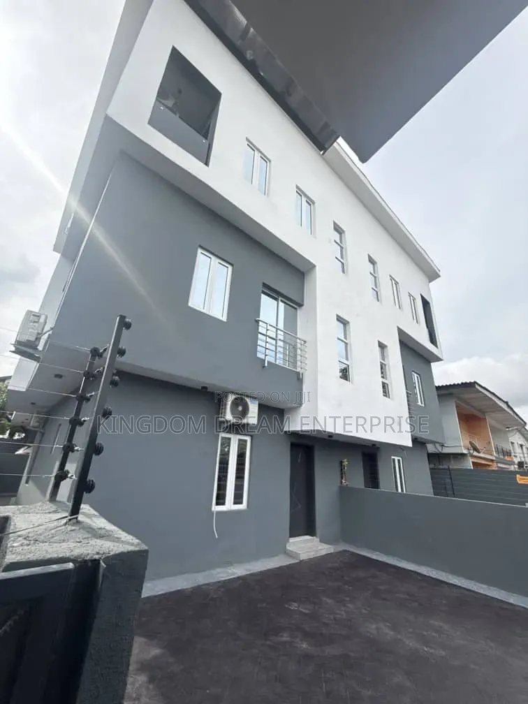 4bdrm Duplex in Wemabod Estate for rent in Adeniyi Jones