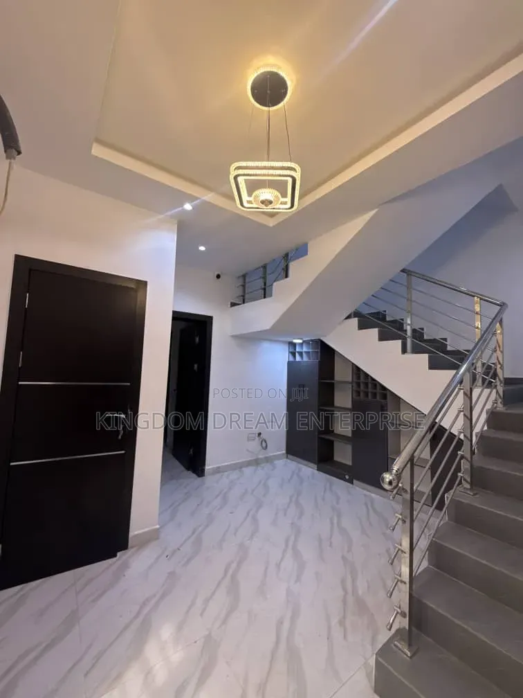 4bdrm Duplex in Wemabod Estate for rent in Adeniyi Jones