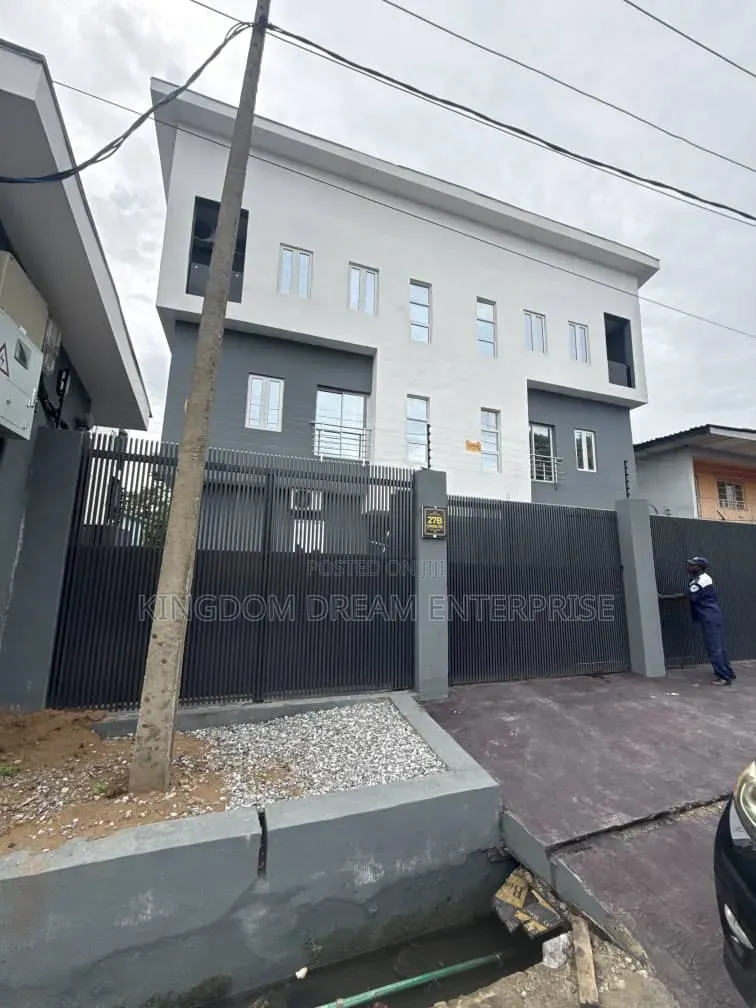 4bdrm Duplex in Wemabod Estate for sale in Adeniyi Jones