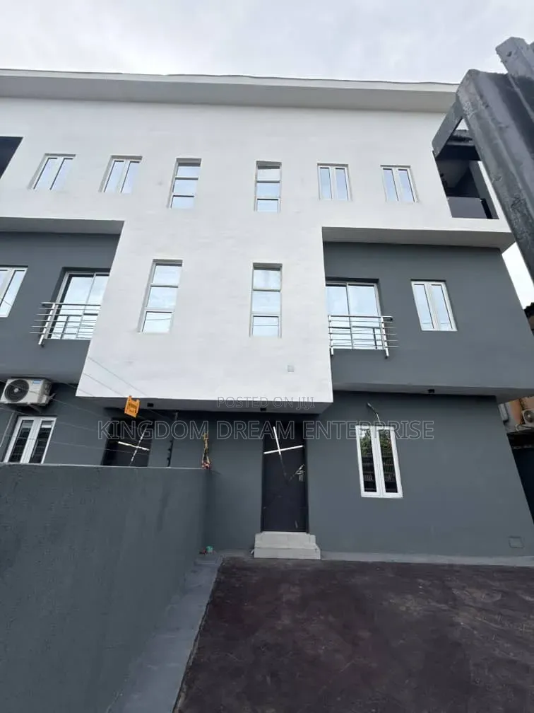 4bdrm Duplex in Wemabod Estate for sale in Adeniyi Jones