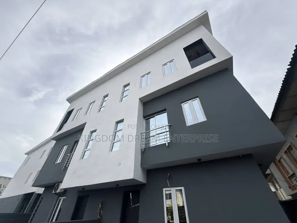 4bdrm Duplex in Wemabod Estate for sale in Adeniyi Jones