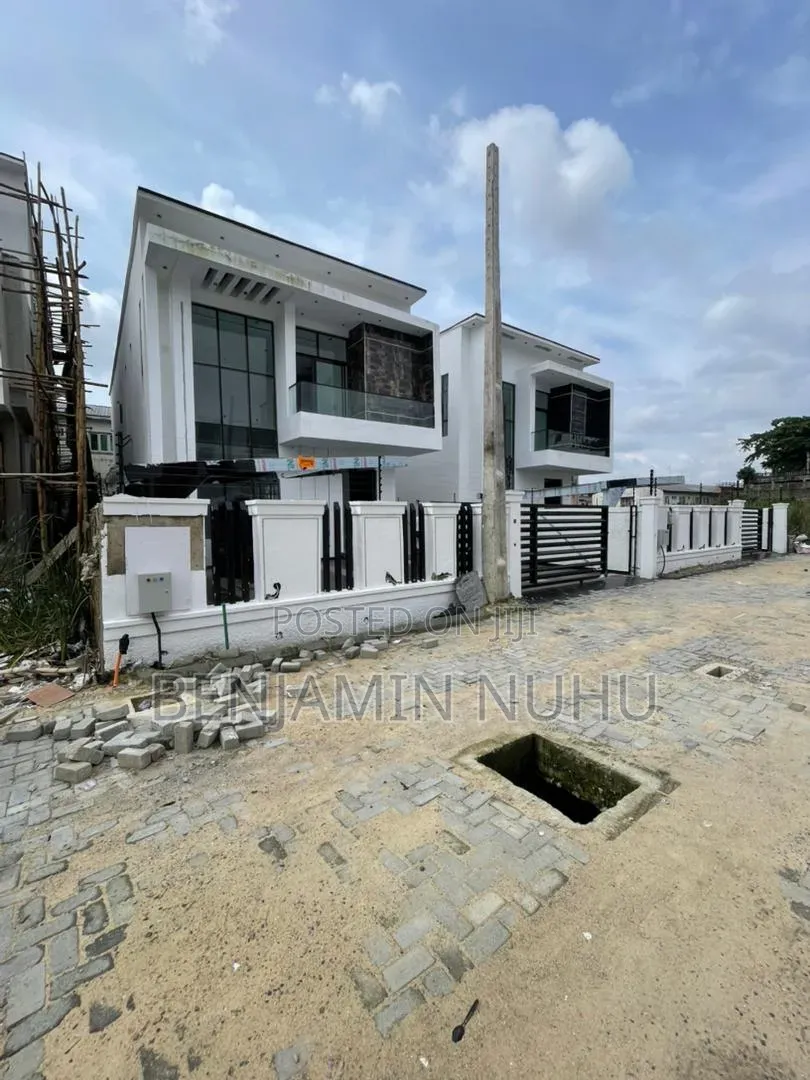 5bdrm Duplex in Chevron for sale in Chevron