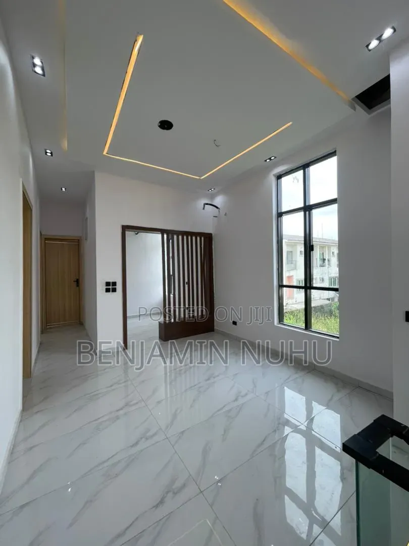 5bdrm Duplex in Chevron for sale in Chevron