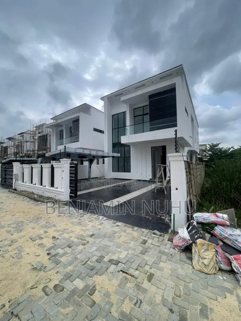 5bdrm Duplex in Chevron for sale in Chevron