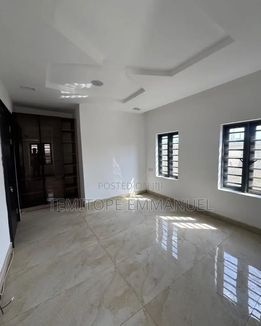 Furnished 2bdrm Apartment in Ikeja for sale in Ikeja