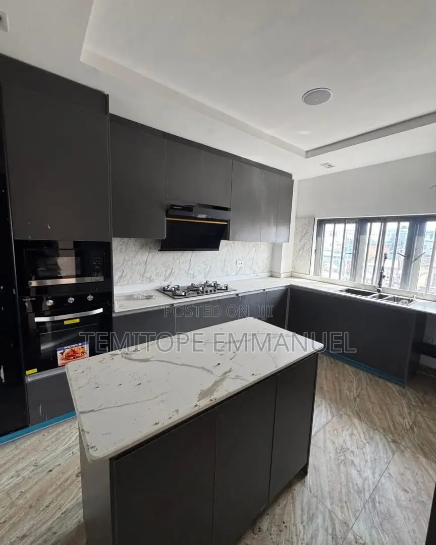Furnished 2bdrm Apartment in Ikeja for sale in Ikeja