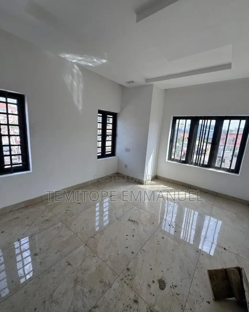 Furnished 2bdrm Apartment in Ikeja for sale in Ikeja