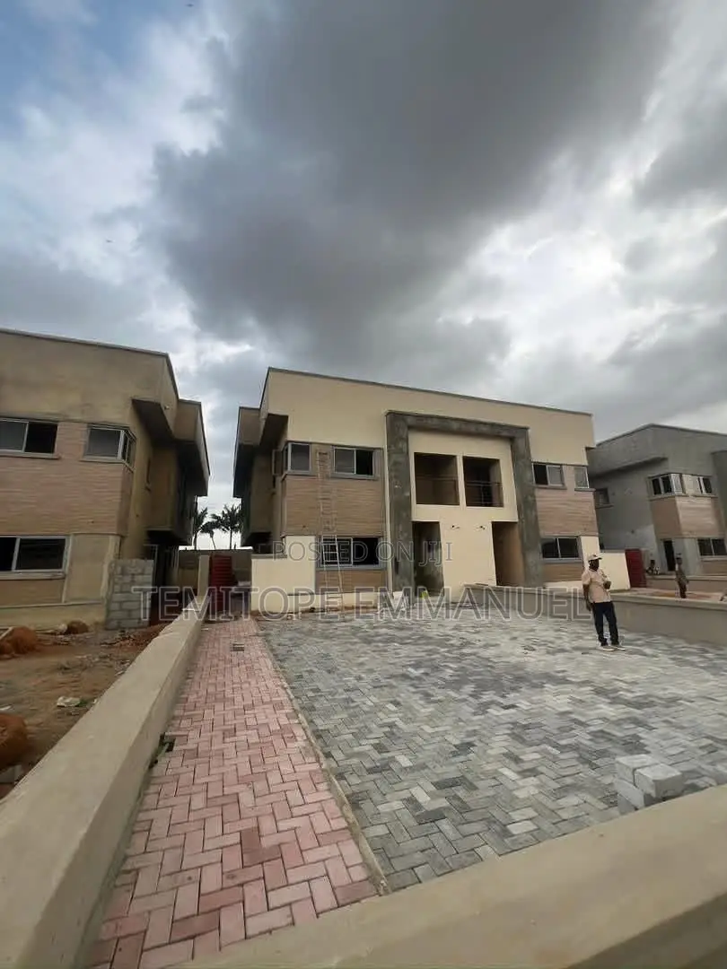 Furnished 4bdrm Duplex in Berger for sale in Berger