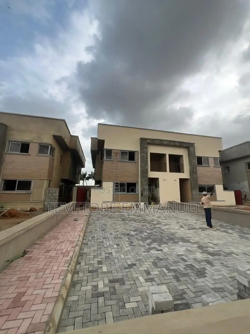 Furnished 4bdrm Duplex in Berger for sale in Berger