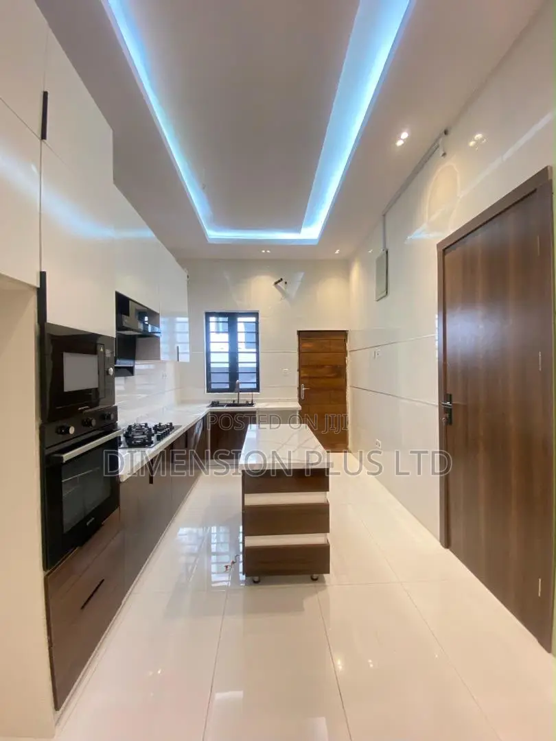 4bdrm Duplex in Chevron for sale in Chevron