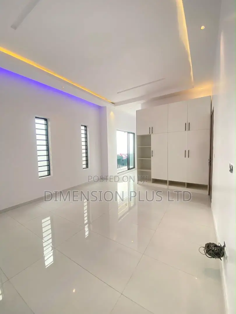 4bdrm Duplex in Chevron for sale in Chevron
