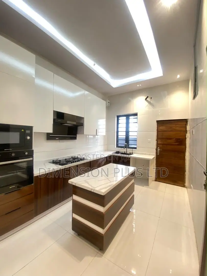 4bdrm Duplex in Chevron for sale in Chevron