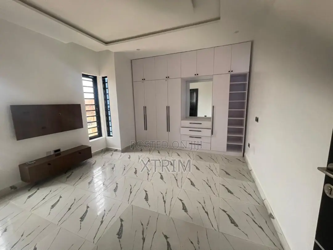 5bdrm Duplex in Magodo Isheri Phase for sale in GRA Phase 1