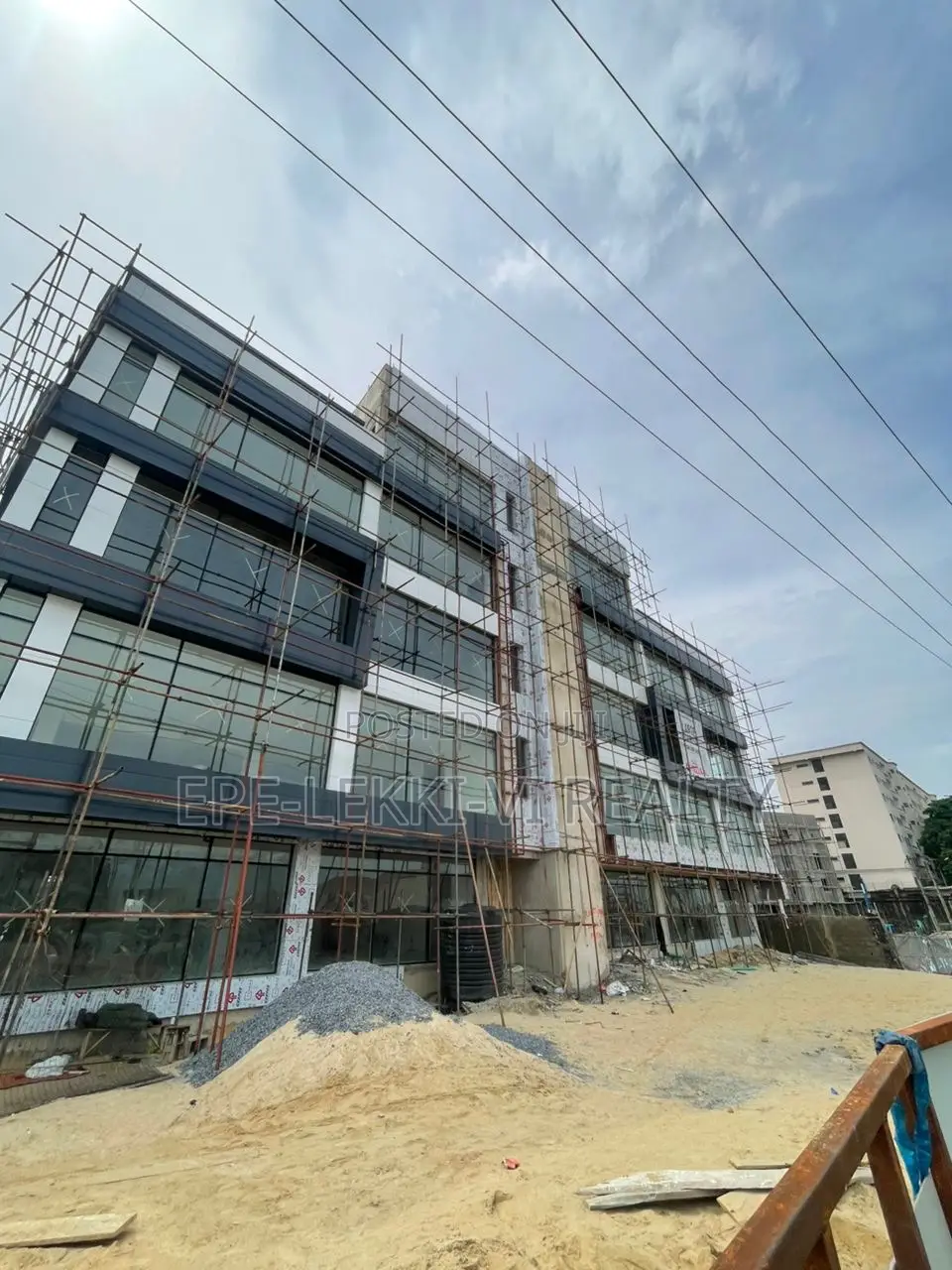 Office Spaces /Showroom for Lease in Lekki Facing Express in Lekki