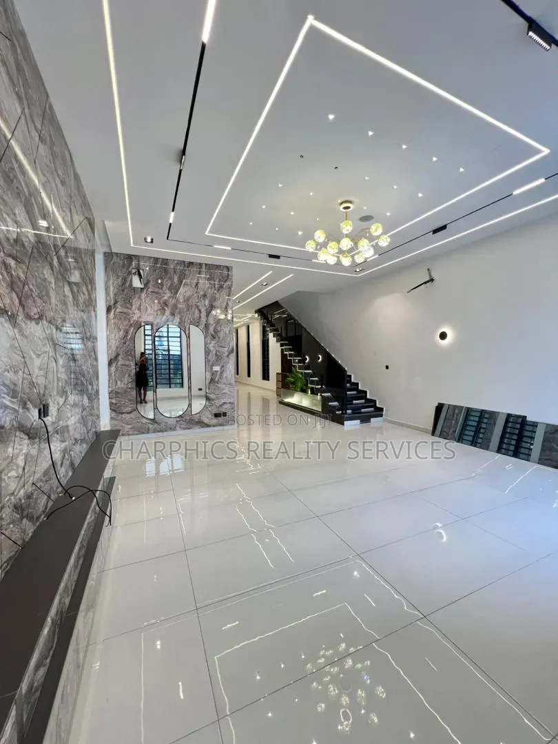 5bdrm Duplex in VGC / Ajah for sale in VGC / Ajah