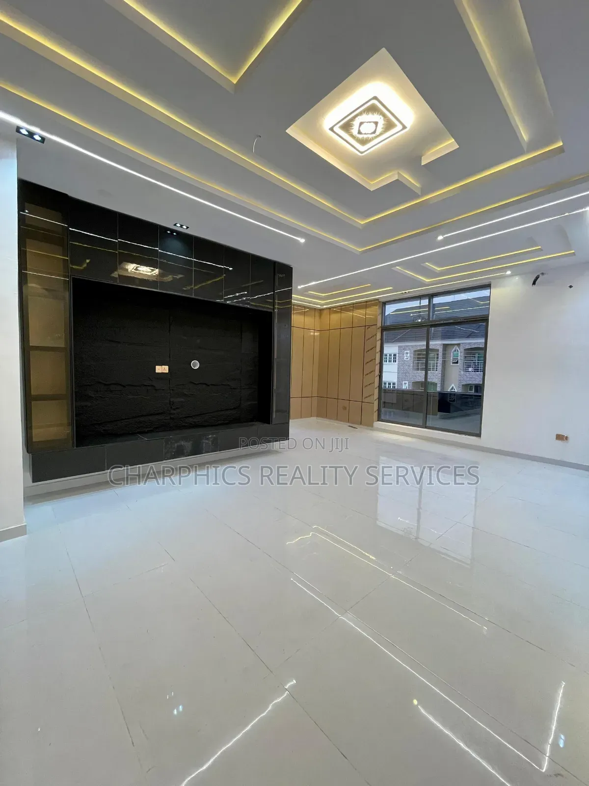 5bdrm Duplex in Lekki Phase 1 for sale in Lekki Phase 1