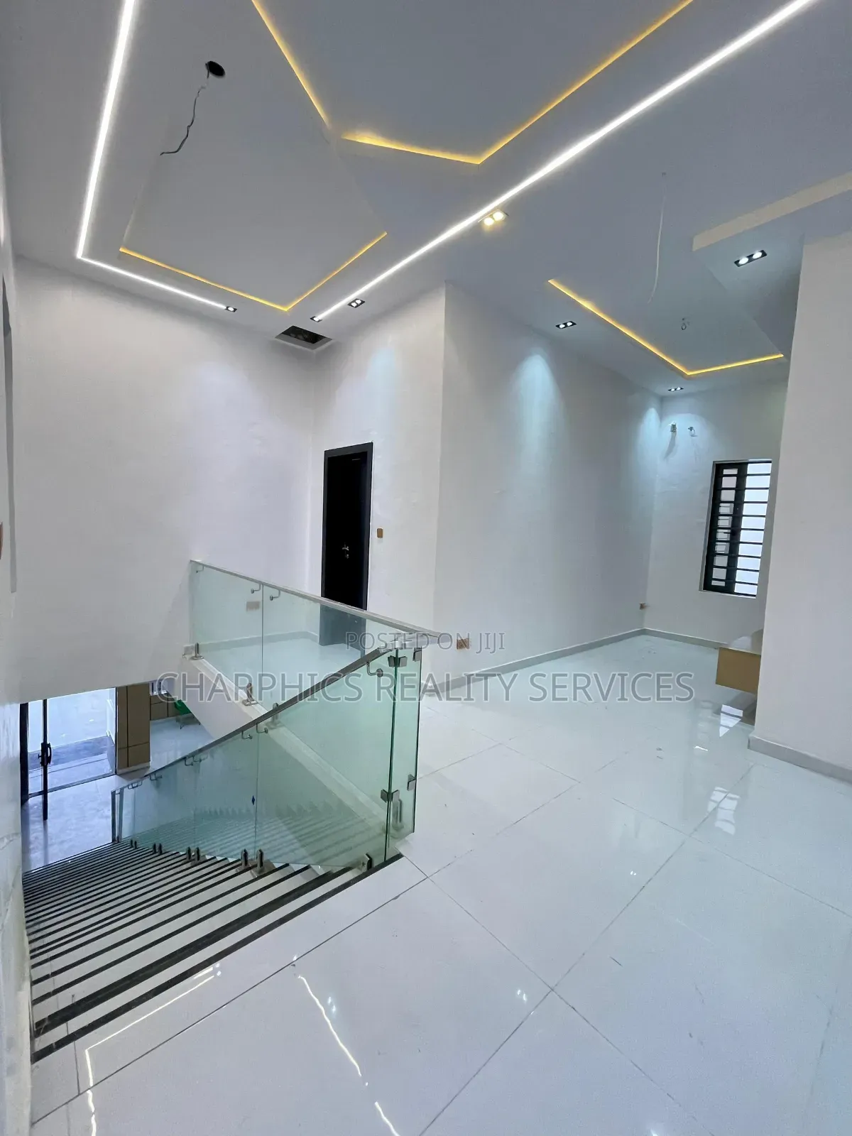 5bdrm Duplex in Lekki Phase 1 for sale in Lekki Phase 1