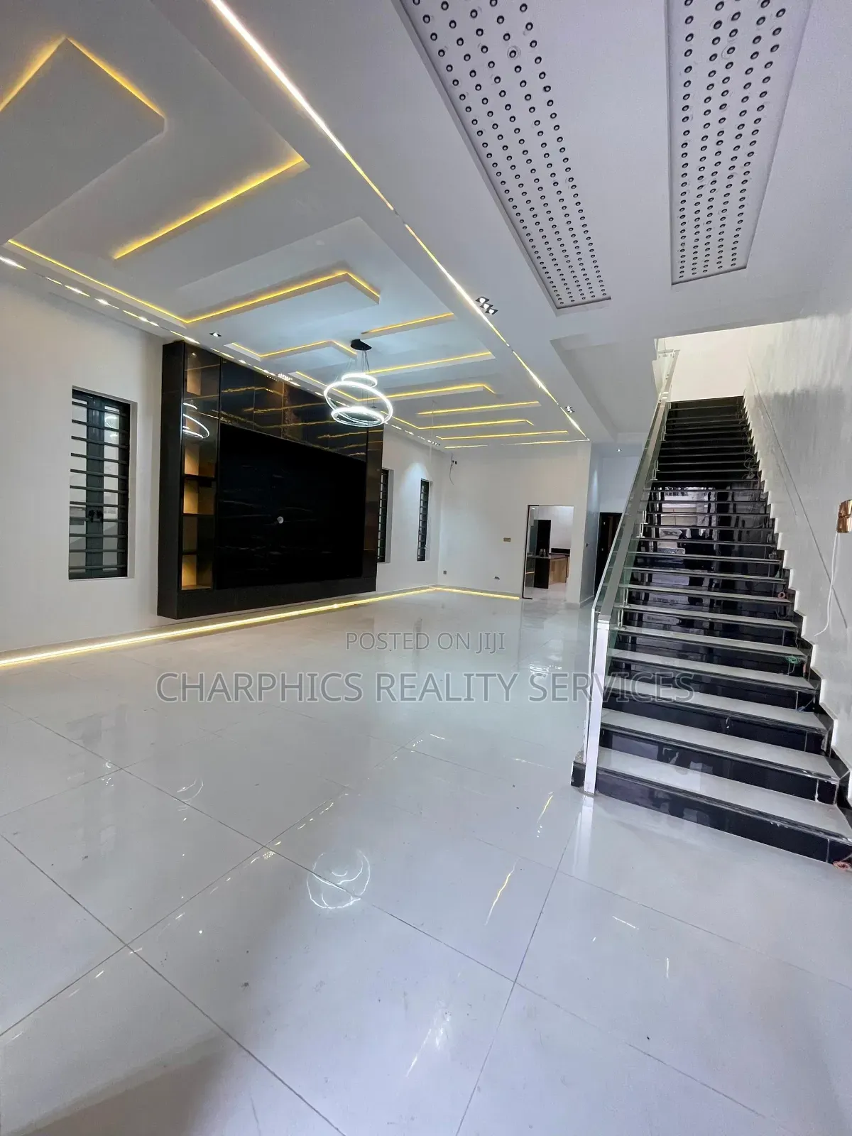 5bdrm Duplex in Lekki Phase 1 for sale in Lekki Phase 1