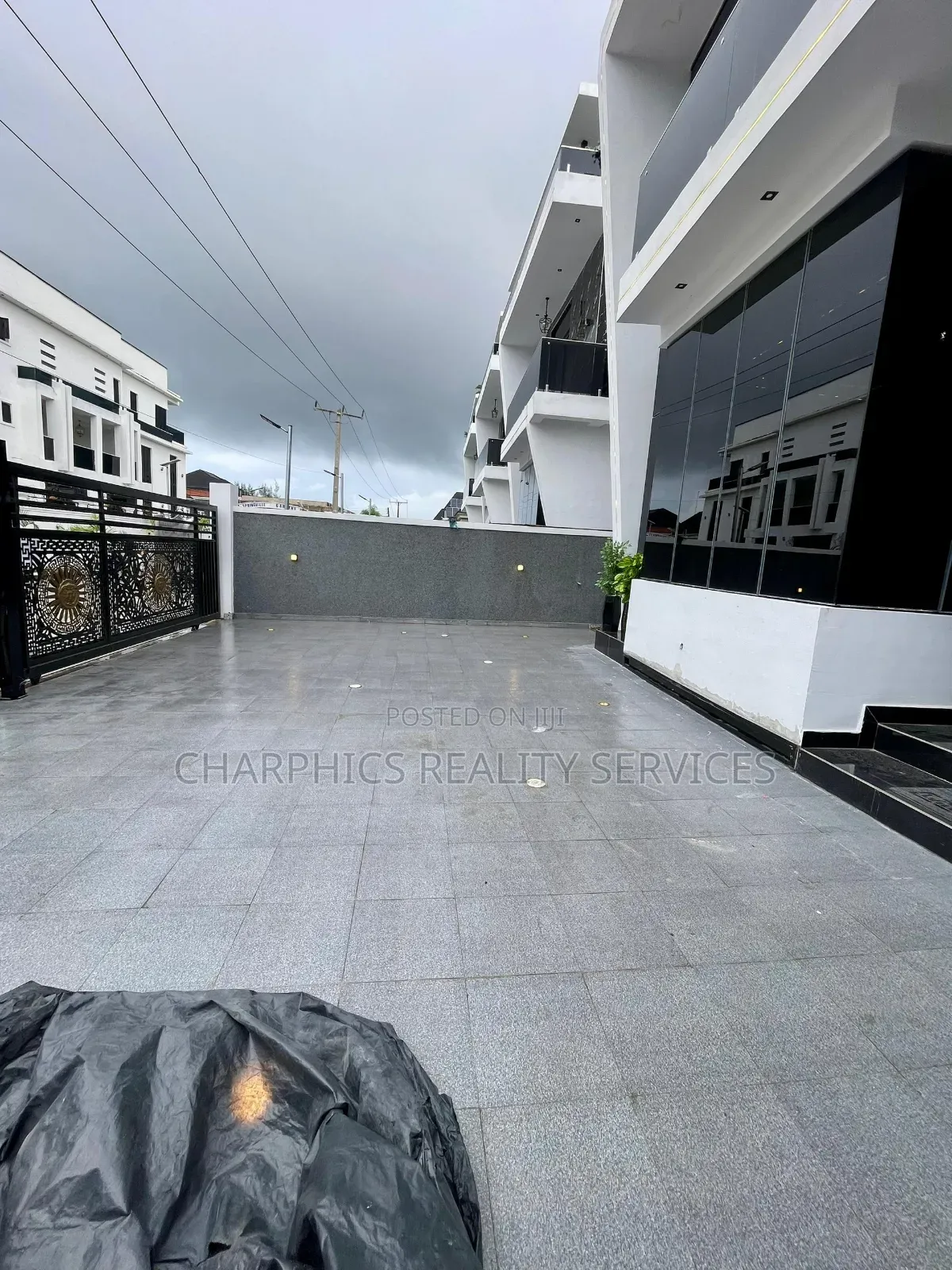 5bdrm Duplex in Lekki Phase 1 for sale in Lekki Phase 1
